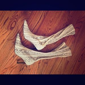 Classic Monolo- never out of style!